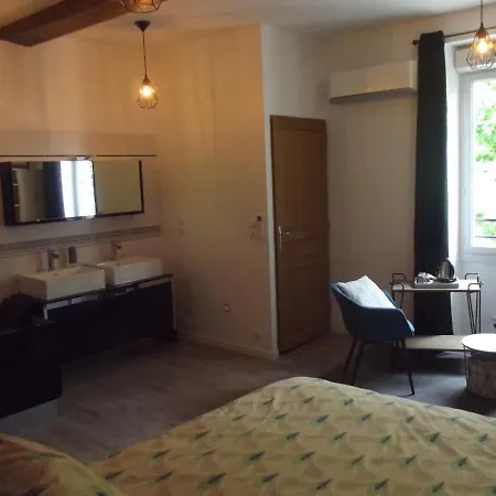 Domaine De Poumatan Bed & Breakfast