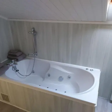 Domaine De Poumatan Bed & Breakfast Riviere-Saas-et-Gourby