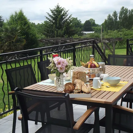 Domaine De Poumatan 4*