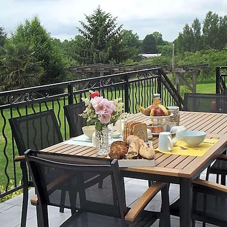 Domaine De Poumatan Bed & Breakfast 4*